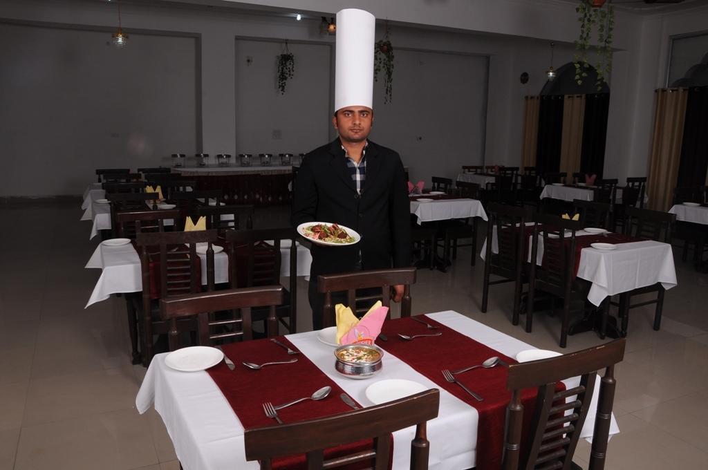 Hotel The Raj Palace Bharatpur Esterno foto